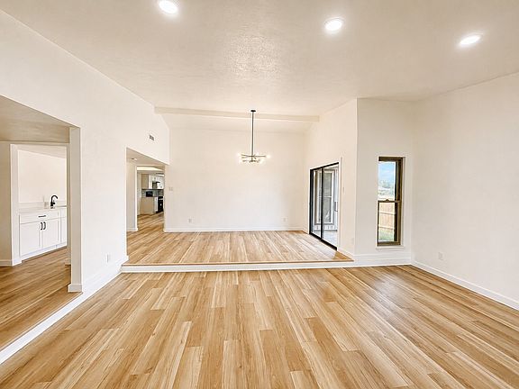 4th image of 6417 Rainier Rd