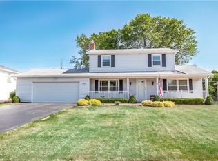 212 N Creek Xing, Rochester, NY 14612