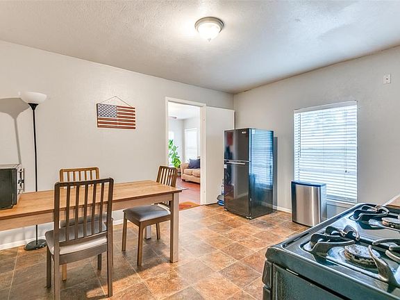 2nd image of 826 N Clinton Ave