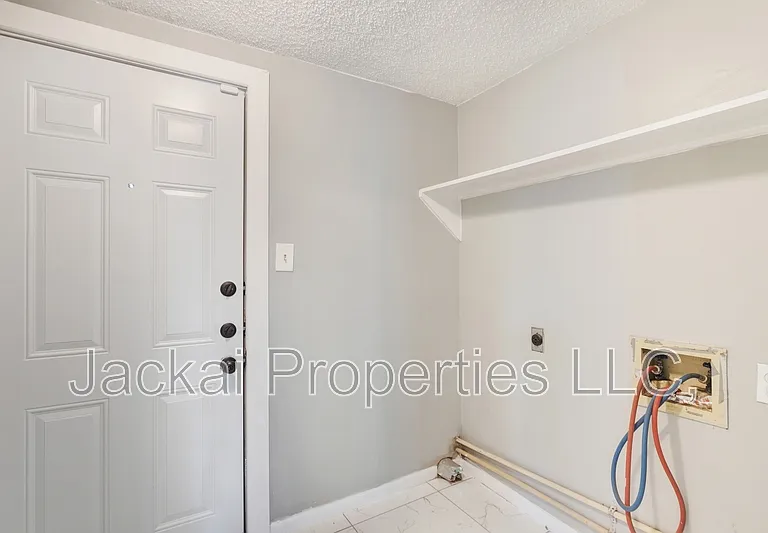 929 Rice St — Photo 10