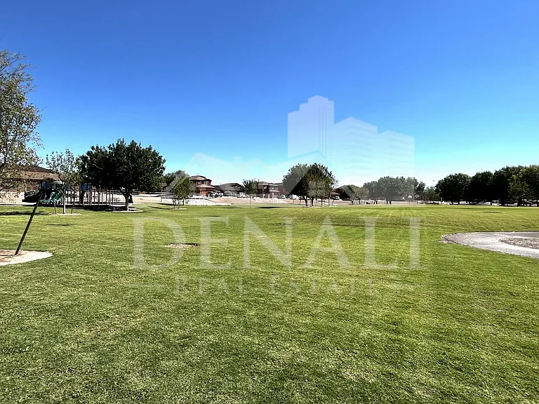 2155 E Calle Gran Desierto — Photo 16