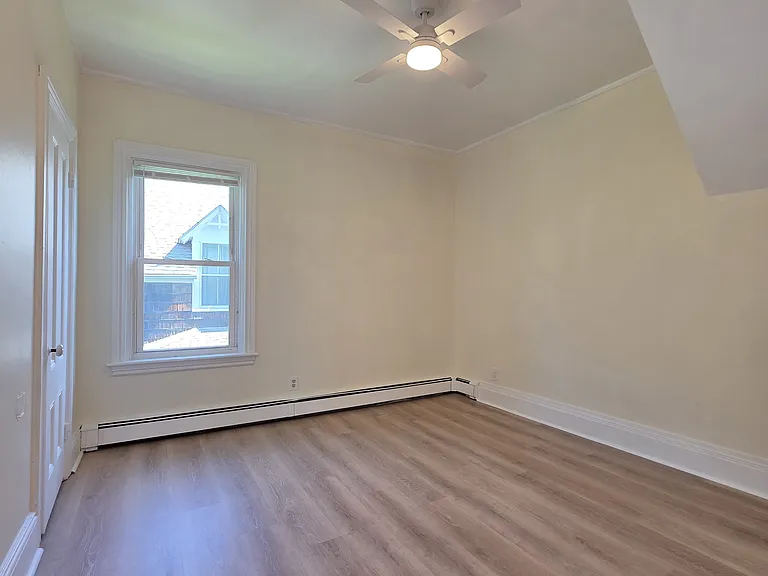 143 Union St 2ndflr 2b/1b Updated Freshpaint! Newfloors Spacious Prkg — Photo 7