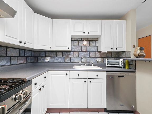 4th image of 1460 Fairlane Dr APT 508