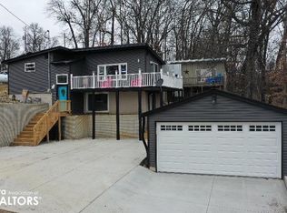 4172 Woodland Hills Dr, Brooklyn, IA 52211