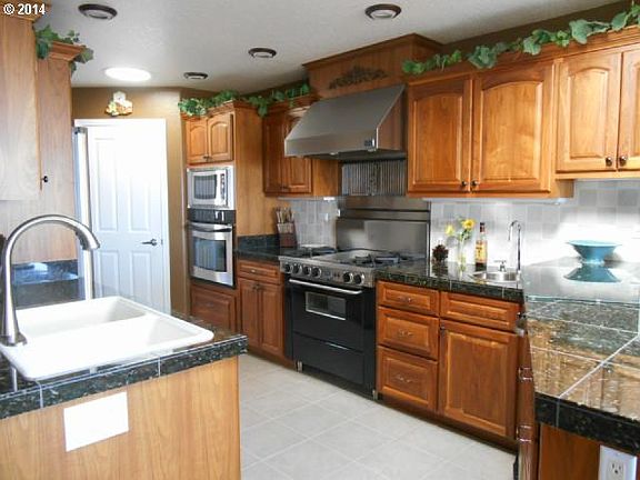 Kitchen bef remodel