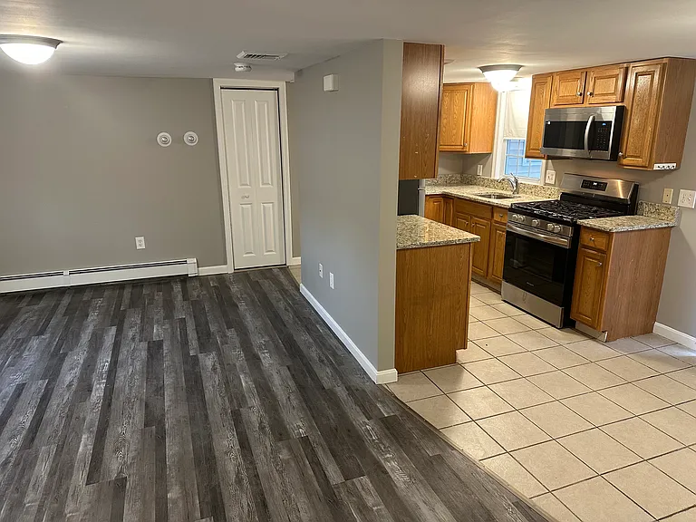 495 Winthrop St — Photo 13