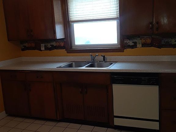 2nd image of 712 2nd St S