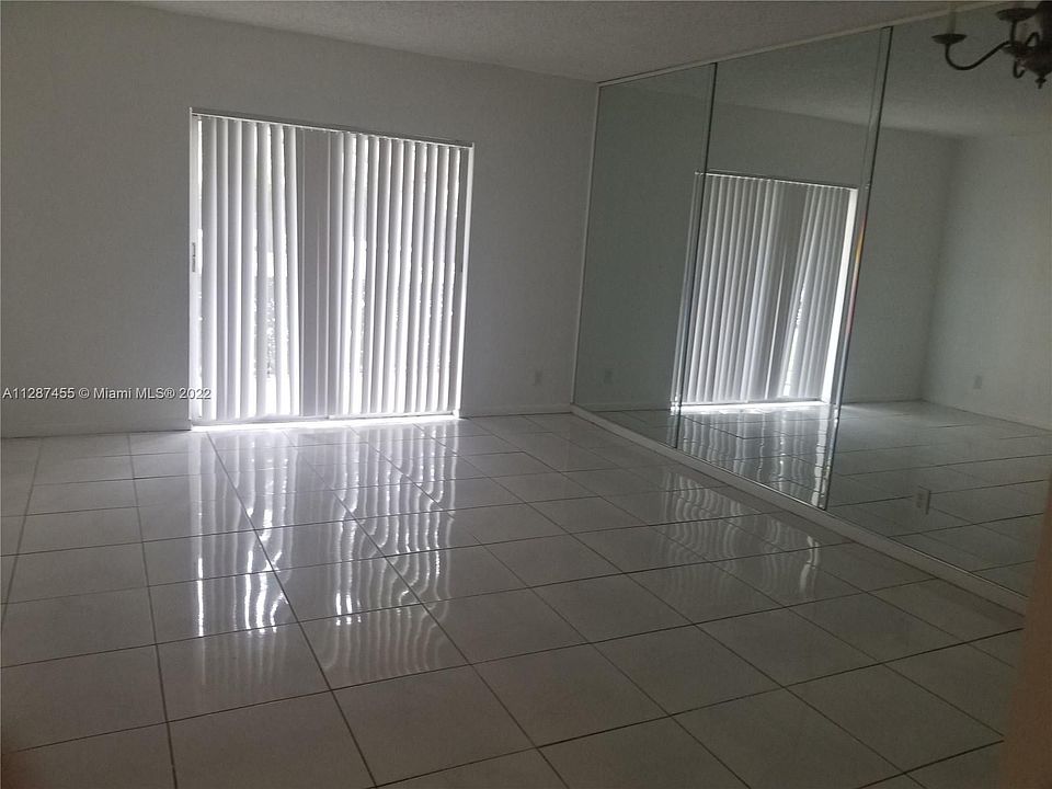 1st image of 4384 NW 9th Ave APT 20-1F