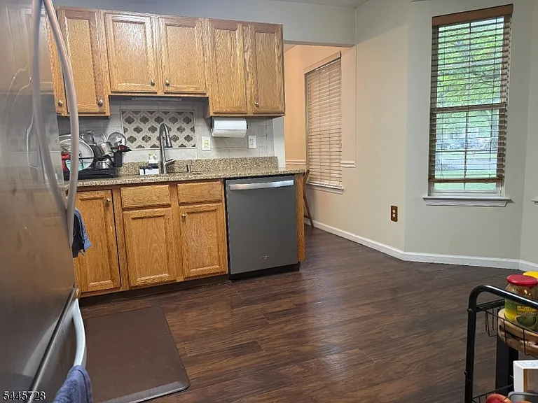 58 Waugh Ct — Photo 3