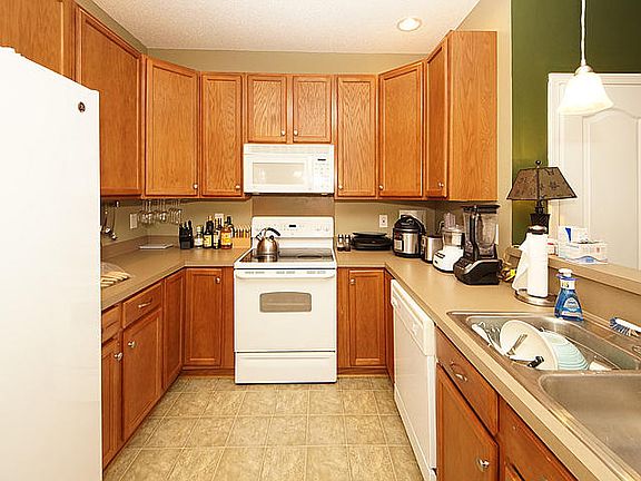 5th image of 154 Black River Dr