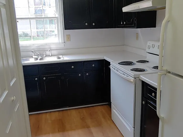 1008 Jeanette Ln — Photo 3