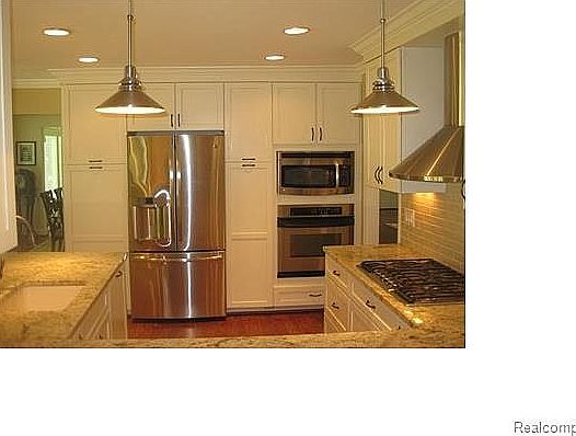 4th image of 3000 Bloomfield Park Dr