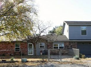 1402 W Leon St, Gatesville, TX 76528