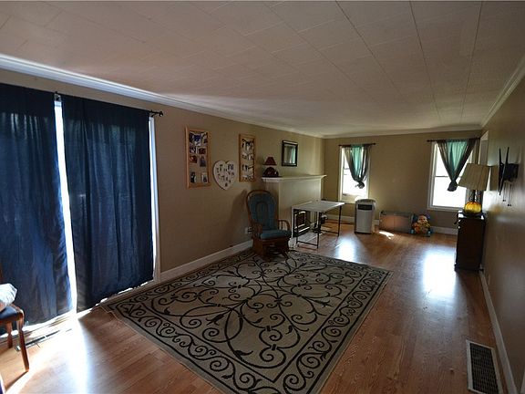 3rd image of 11973 Butler St
