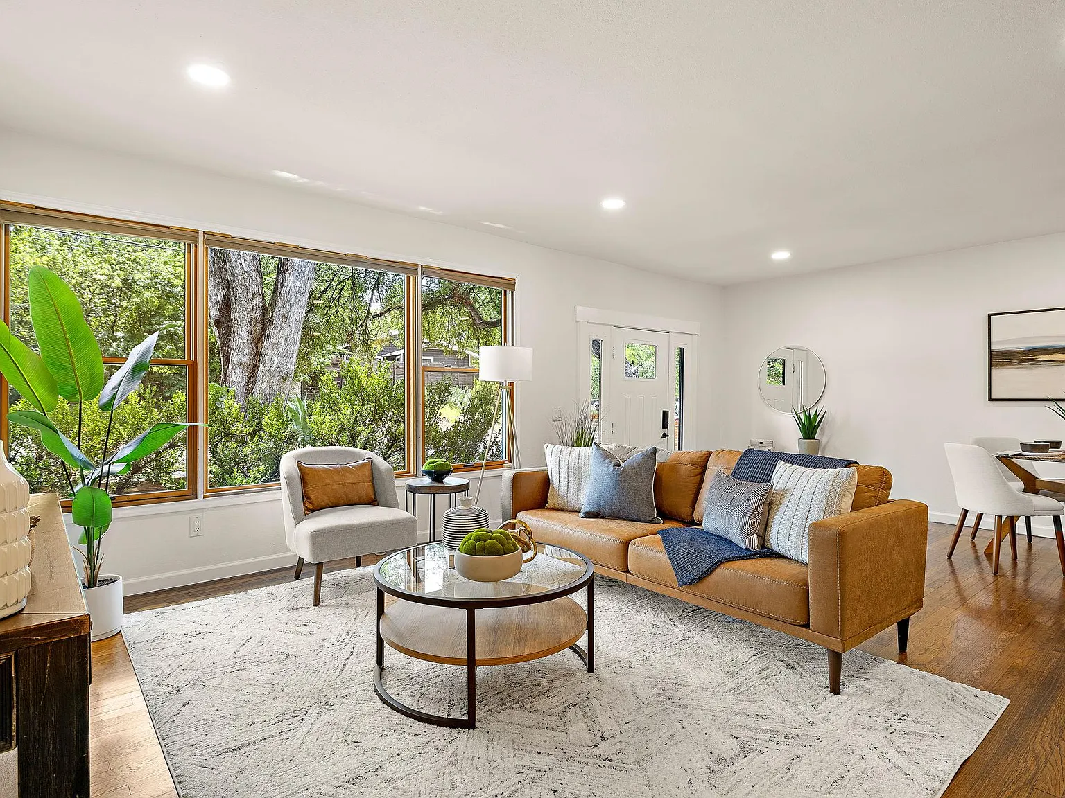 3 bed, 2.0 bath, 1317 sqft, $2,200 — Photo 3