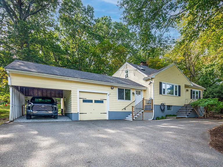 215 Blue Hill Dr — Photo 6