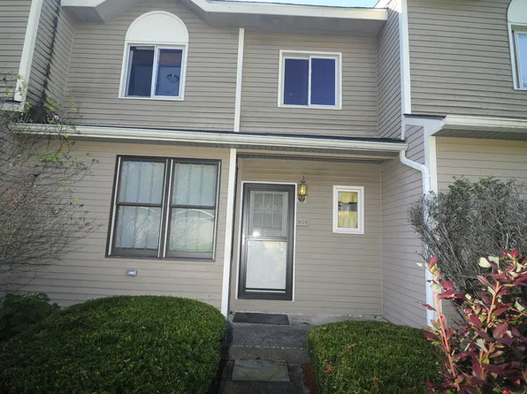 14 Stonehedge Dr, South Burlington, VT 05403