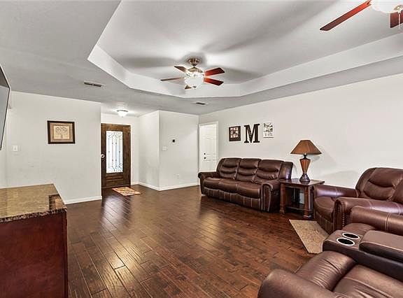 5th image of 509 Brockett St
