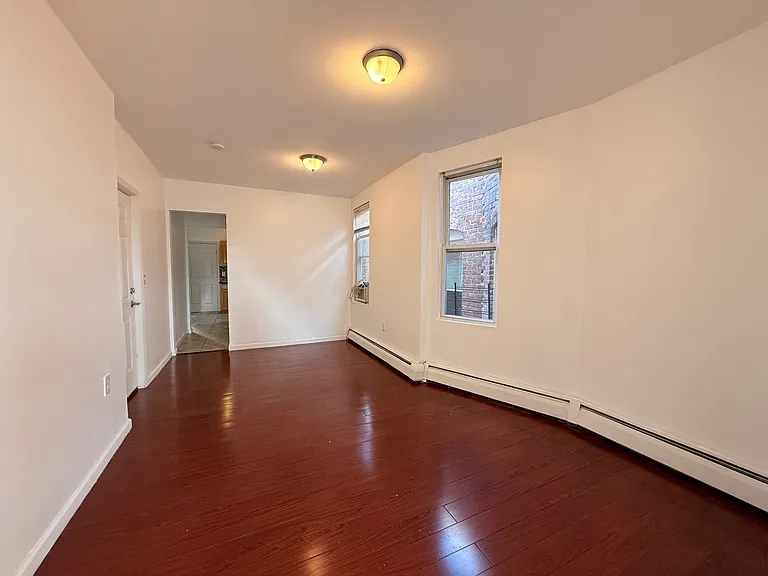 35 W 47th St — Photo 6