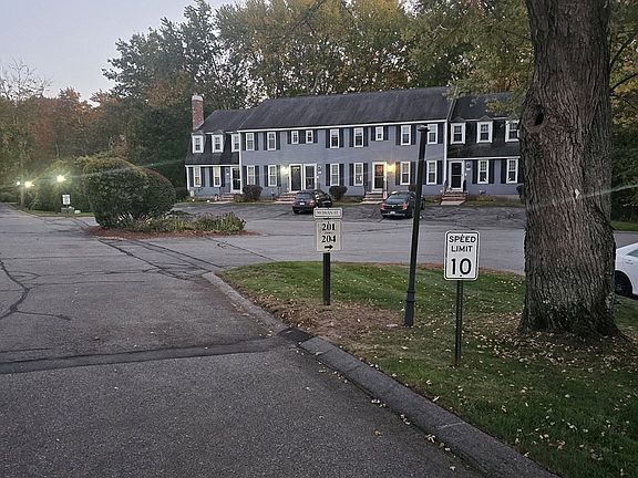 5th image of 92 Swan St Unit 207