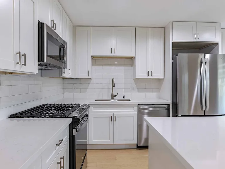 Eastside Haven at 17th — Photo 19