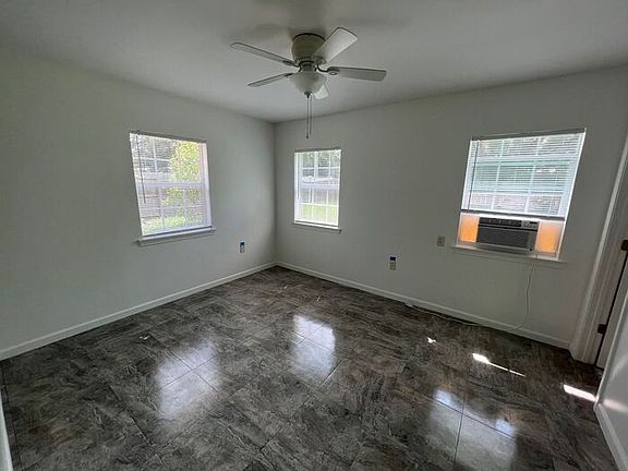 5th image of 205 Holmes Dr Unit B