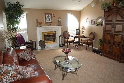 4th image of 1201 Opal Cir