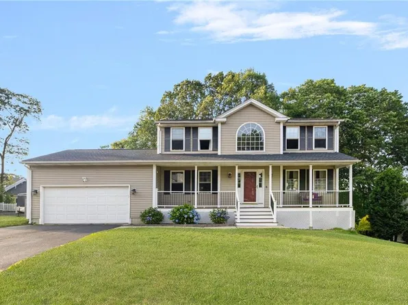 29 Gilcrest Dr, West Warwick, RI 02893