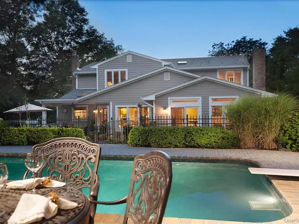 28 Clipper Drive, Northport, NY 11768