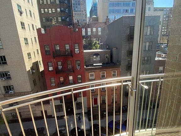 5th image of 209 W 20th St #6E