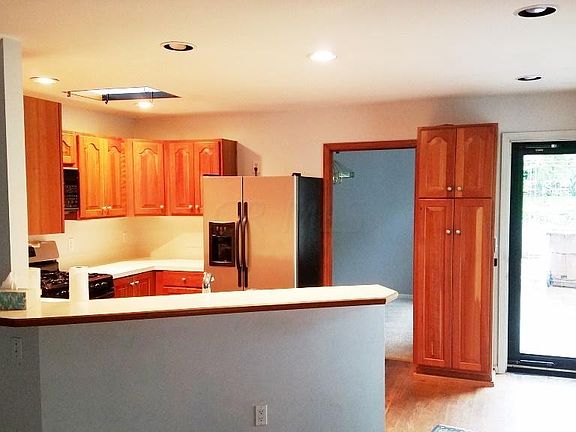 4th image of 874 N Village Dr
