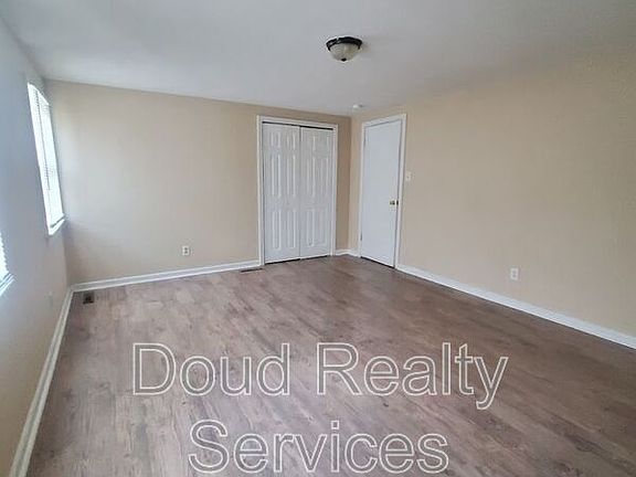 3rd image of 233 Edison Ave