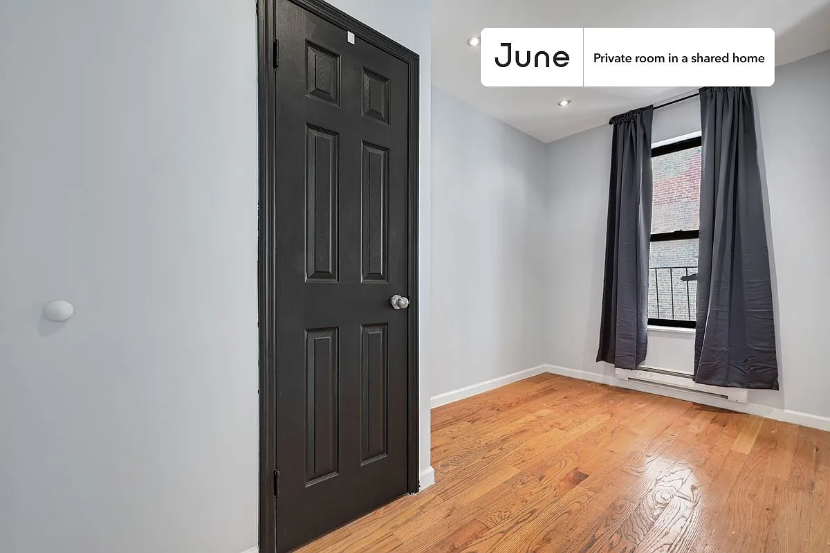 Twin bedroom in 4 bed/1.5 bath home in Upper West Side #763 D — Photo 2