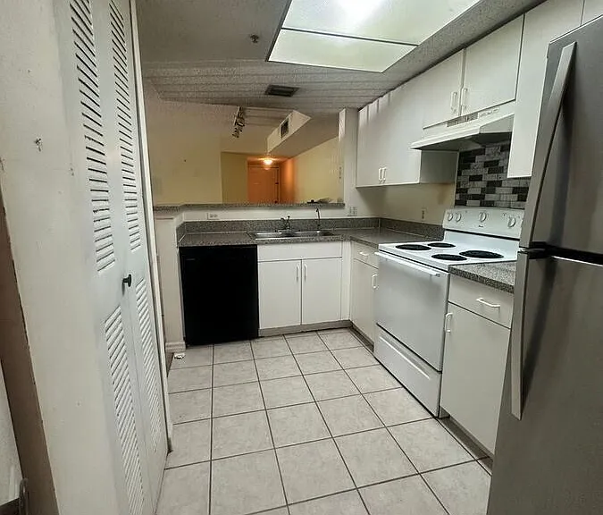 5011 Wiles Rd #3-207 — Photo 4