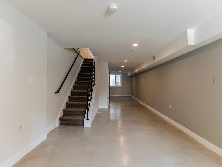 1249 N Myrtlewood St — Photo 18