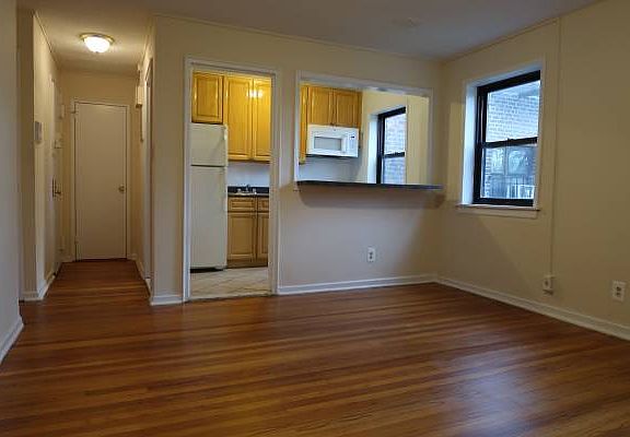 3rd image of 2060 20th St APT 2C