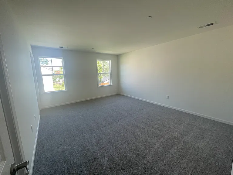 215 Thompson Ave — Photo 16