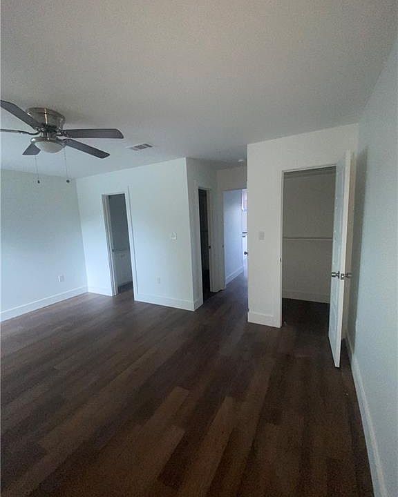 2nd image of 3304-06 Metropilitain St