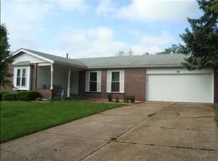 413 Cardiff Ln, Ballwin, MO 63021