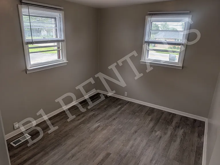 1025 N Obrien St — Photo 7