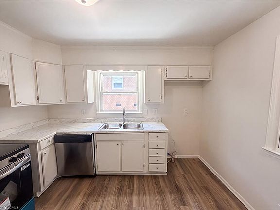 4th image of 4105 Chateau Dr
