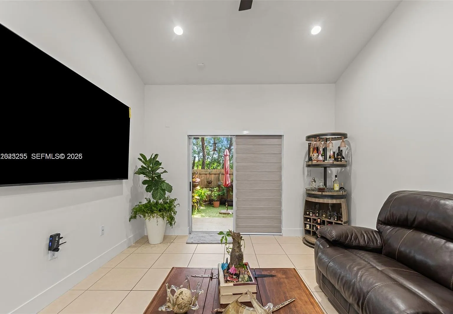 3 bed, 1258 sqft, $2,500 — Photo 3