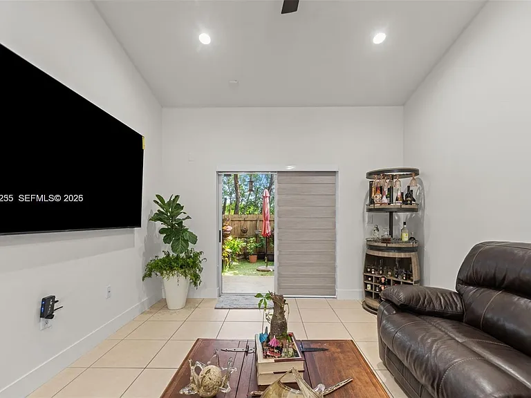 3220 NE 11th Dr #1 — Photo 3