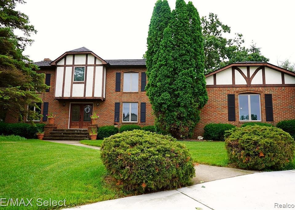 2nd image of 806 Boutell Dr