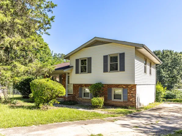 3105 Berry Ct, Raleigh, NC 27610