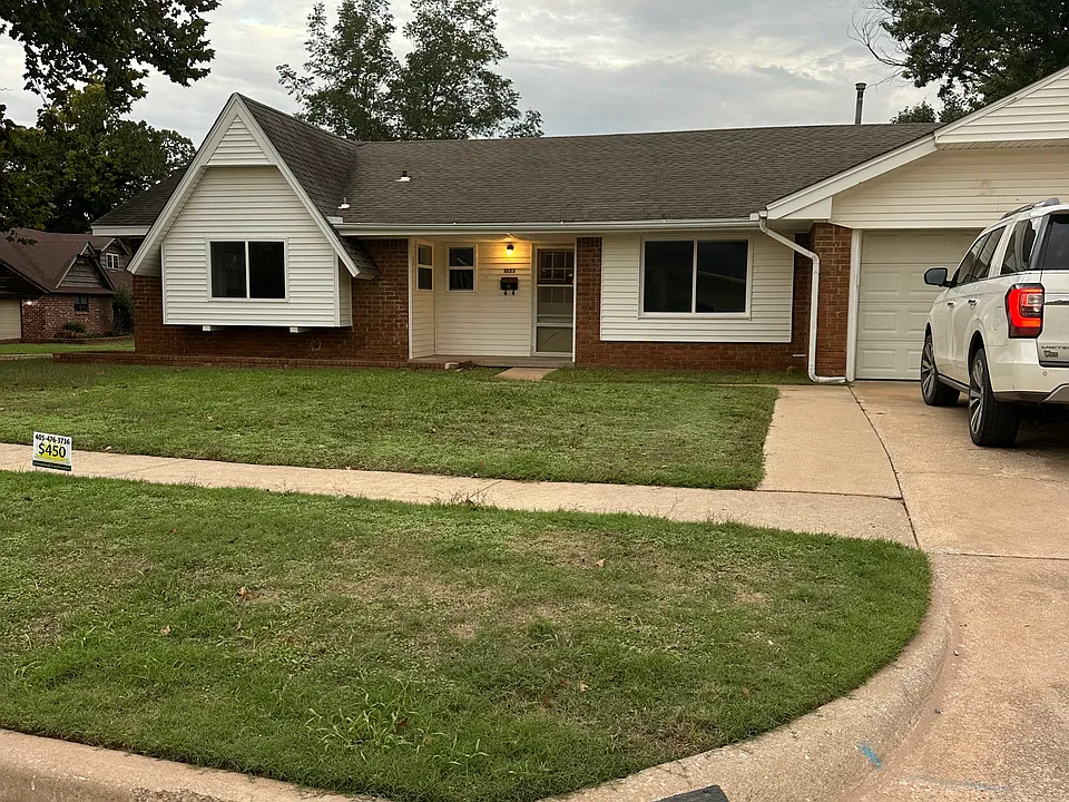 1023 Pin Oak Dr