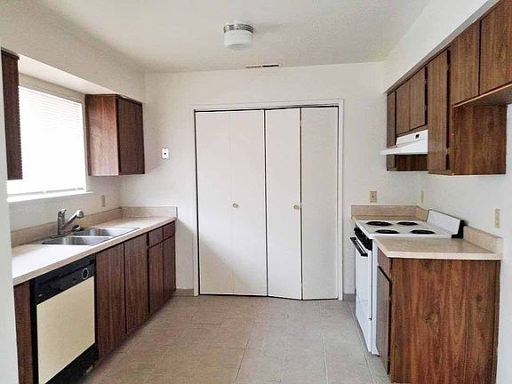4th image of 361 E Florinda St