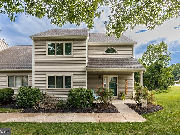 2nd image of 93 Yellowwood Dr