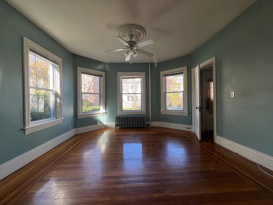 1st image of 117 E Manning St Floor 1