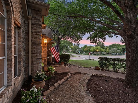 2nd image of 400 Waters Crossing Ct